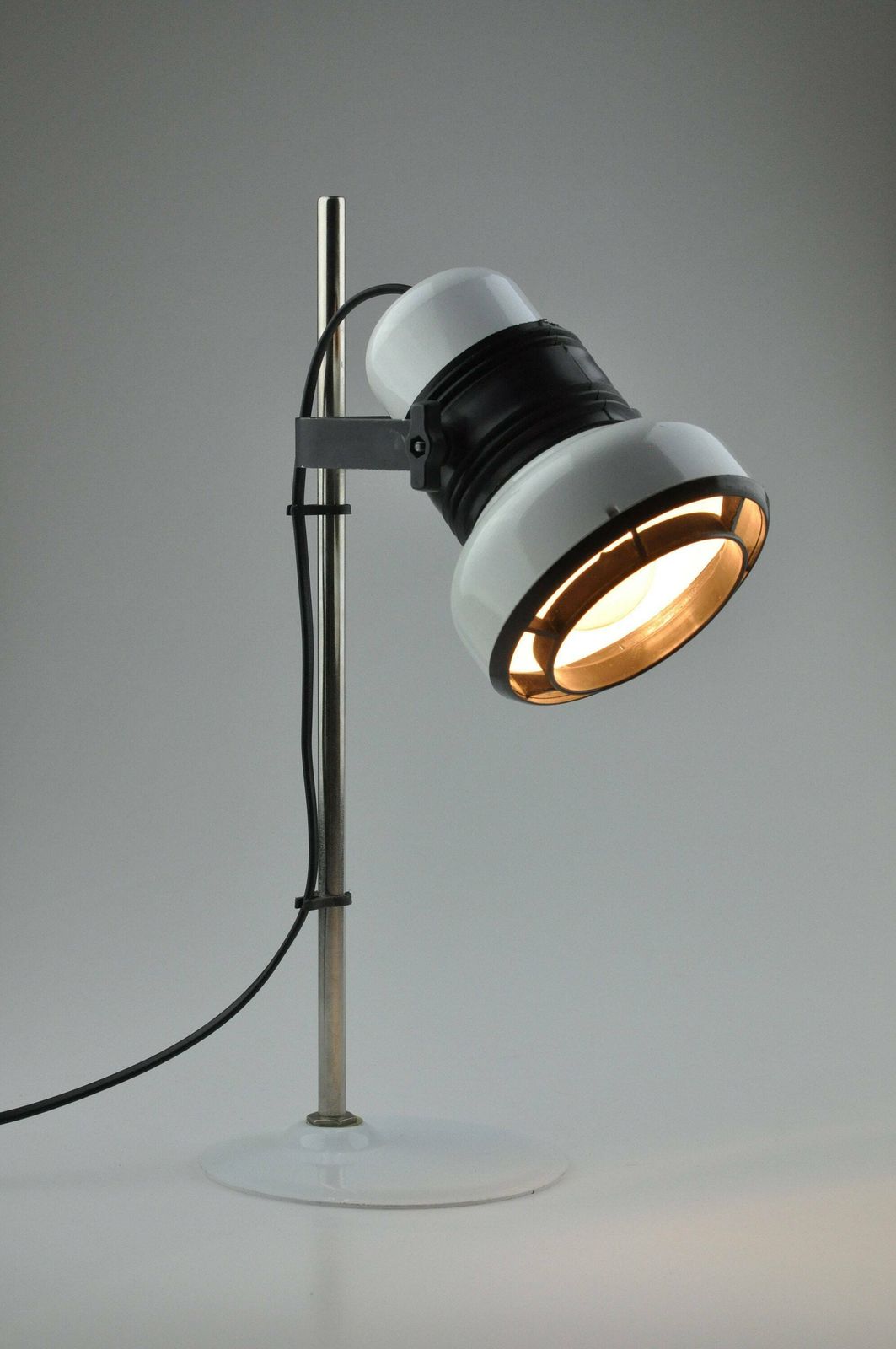 photo furniture Industriële Bureaulamp, Industriële Lamp, Architectenlamp, Bureaulamp, Mid Century Lamp, Rode Lamp, Mid Century Verlichting, Tafellamp