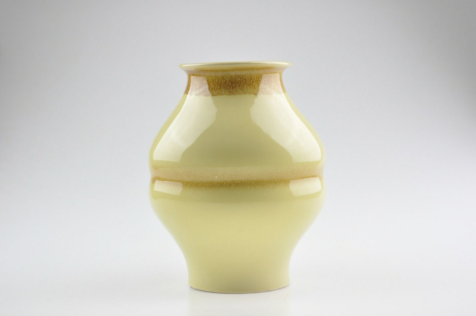 Beige Keramische Vaas, Keramische Vaas, Aardewerk Vaas, Mid Century Modernistische Vaas, Tsjechisch Aardewerk, Keramische Bloemenvaas, Mid Century, Vintage Vaas photo Woonaccessoires