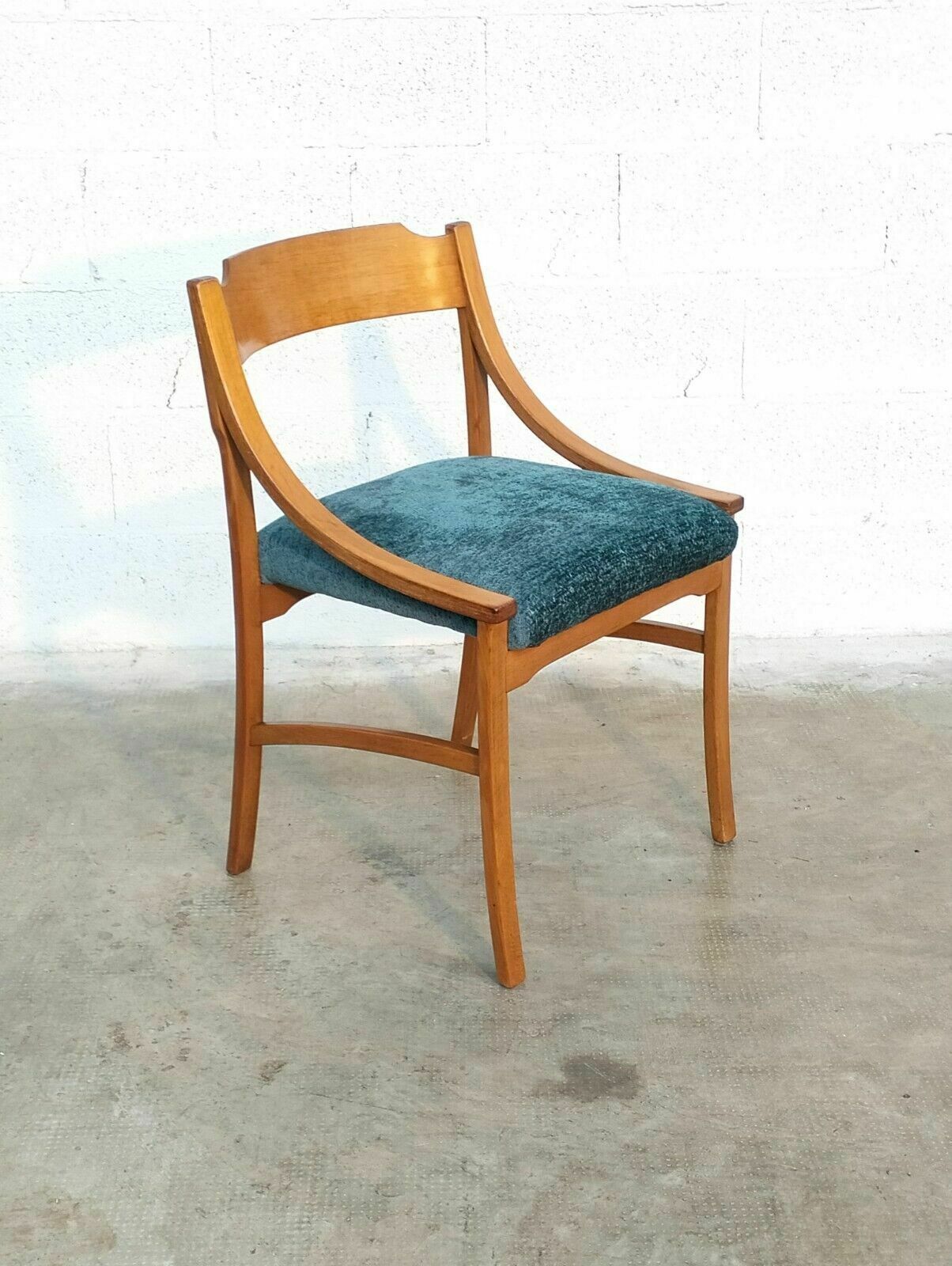 photo furniture Set Of 6 Wooden Dining Chairs In The Style Of Ico Parisi For Cassina 70s