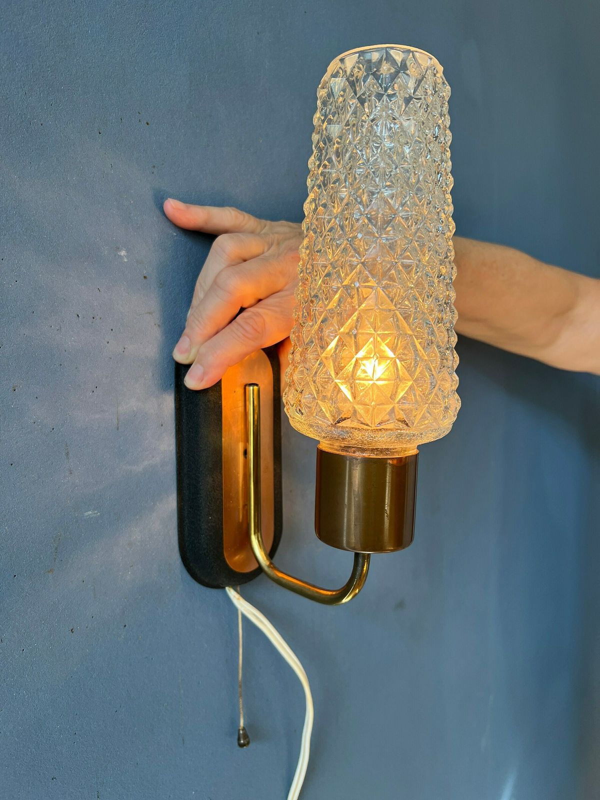 Mid Century Deense Wandlamp Met Glazen Kap | Scandinavische Glazen Wandlamp photo for sale