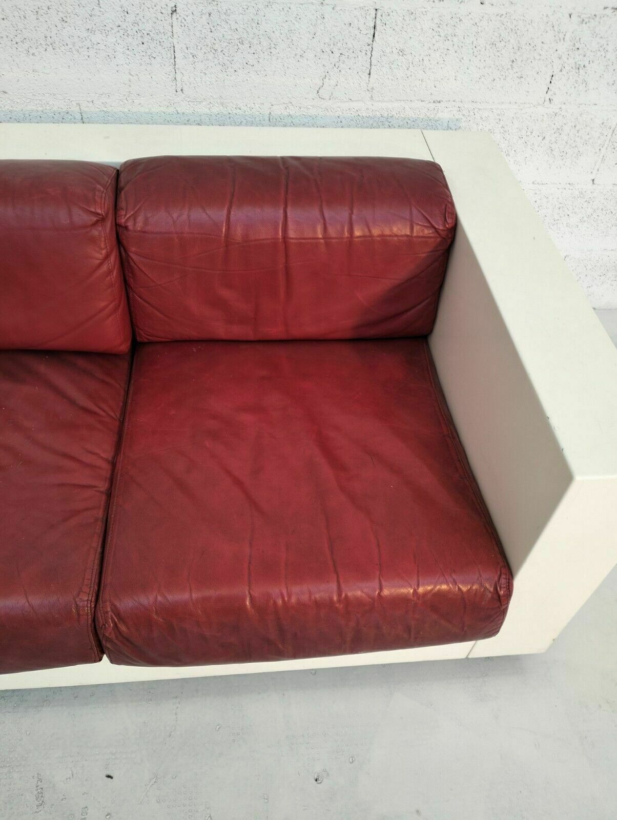 photo for sale White Saratoga Sofa By Massimo And Lella Vignelli For Poltronova 60s, 70s
