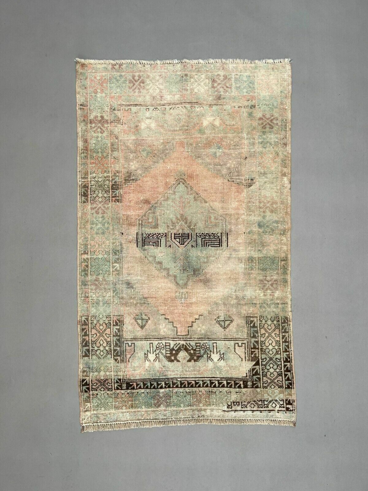 Shabby Turkish Oushak Rug 184x108 Cm Vintage Carpet Ushak Region Medium photo furniture