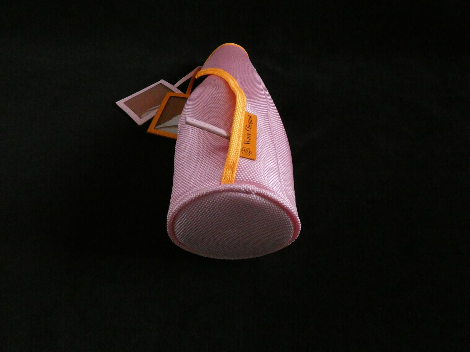 Veuve Clicquot Ponsardin Pink Ice Jacket, Flessenkoker, Vcp Reiskoffer, Tas Met Flessenhouder En Roze Koeler photo vintage