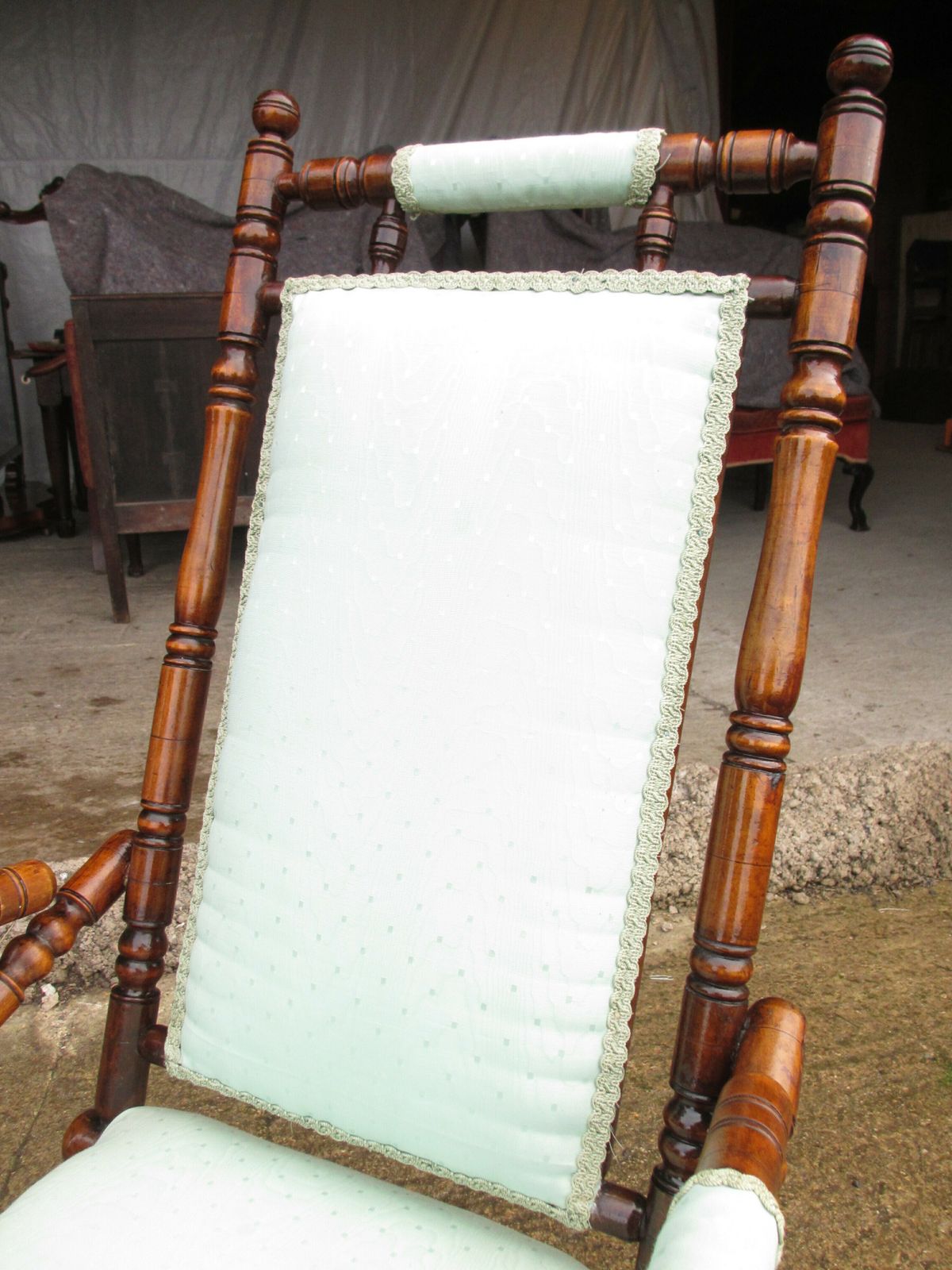 photo furniture 19th Century Beechwood And Upholstered American Rocking Chair