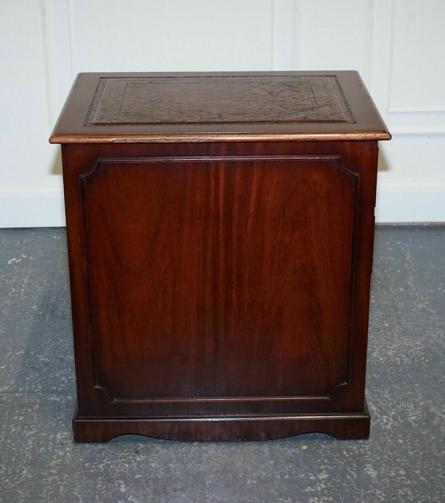 Furniture Mahogany Gold Embossed Brown Leather Top Filling Cabinet photo