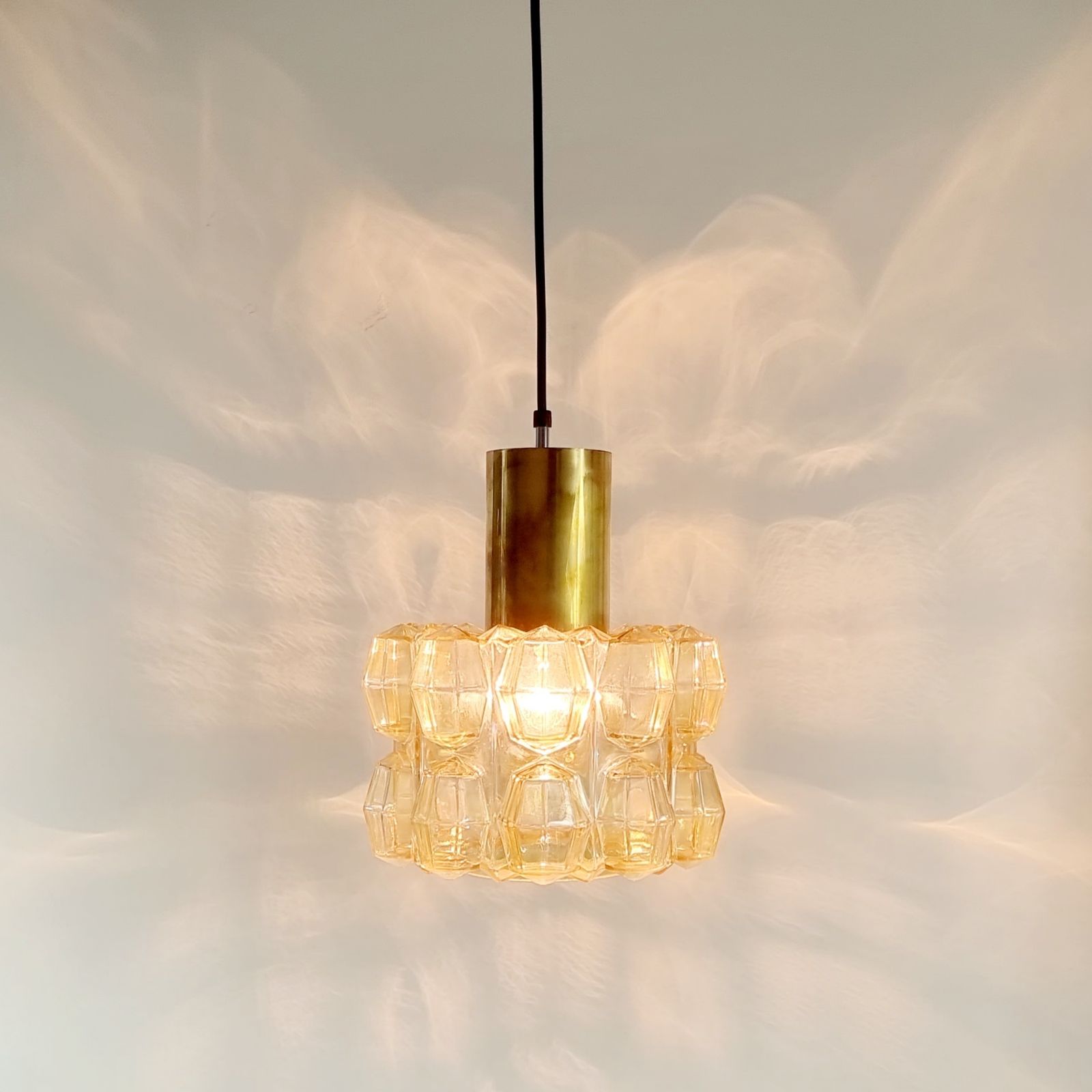 Grote Amber Diamant Glazen Plafondlamp Van Helena Tynell Voor Limburg, Duitsland, Jaren 1960 photo vinterior