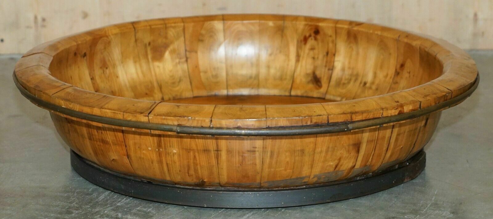 photo vinterior Huge Antique Chinese Qing Dynasty Rice Basket With Metal Supports Fruit Bowl