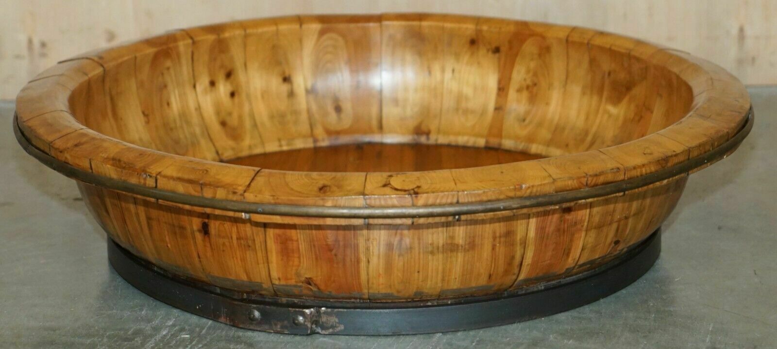 photo vintage Huge Antique Chinese Qing Dynasty Rice Basket With Metal Supports Fruit Bowl