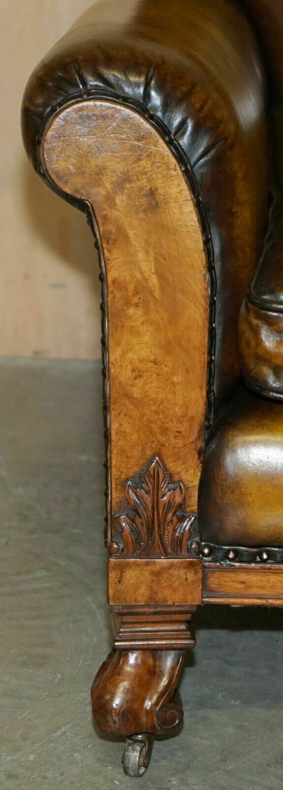 photo furniture Fine & Important Pair Of Antique Hand Carved Burr Walnut Brown Leather Armchairs