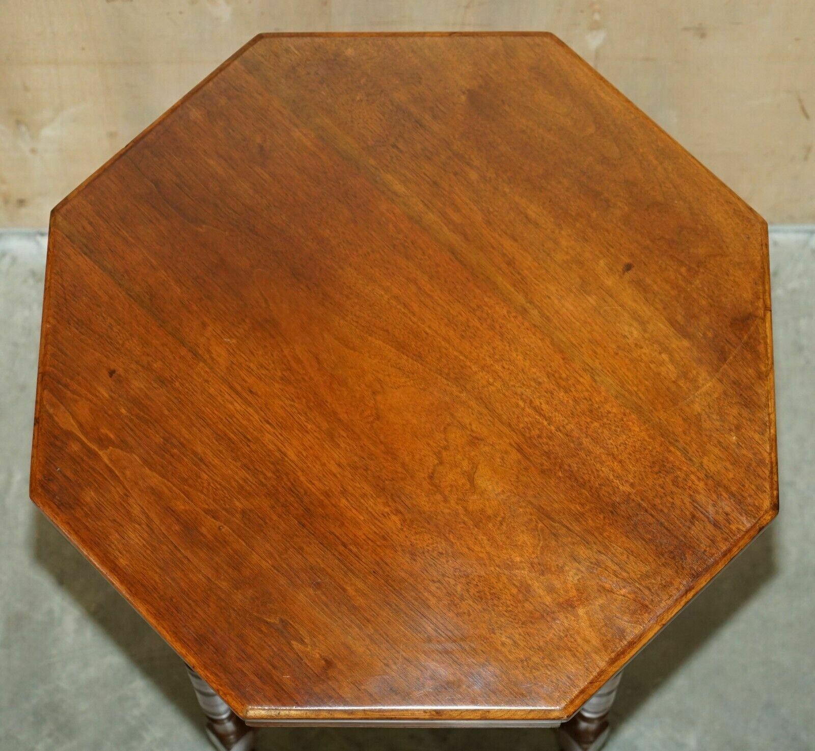 photo vinterior Decorative English Victorian Hand Carved Octagonal Side End Occasional Table