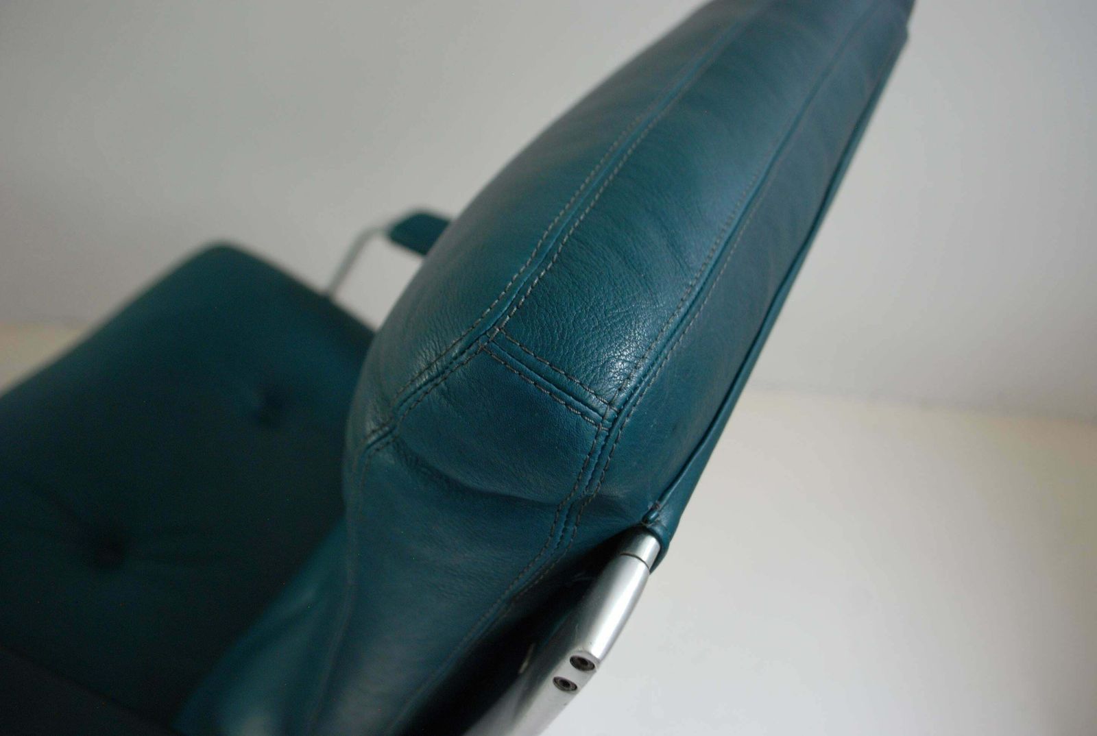 11646.0 Kill International Fk 85 Lounge Chair And Ottoman Petrol By Kastholm & Fabricius photo