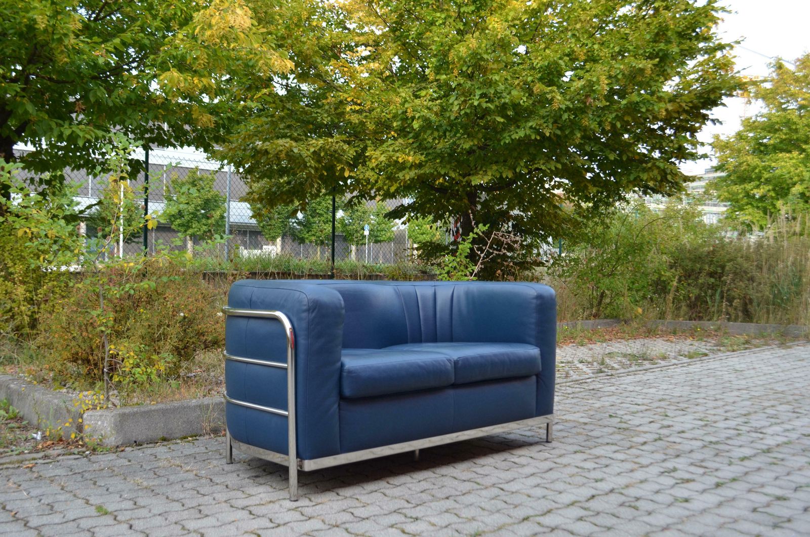 photo furniture Zanotta Onda Ensemble Lounge Set Sofa & 2 Armchair Blue Leather