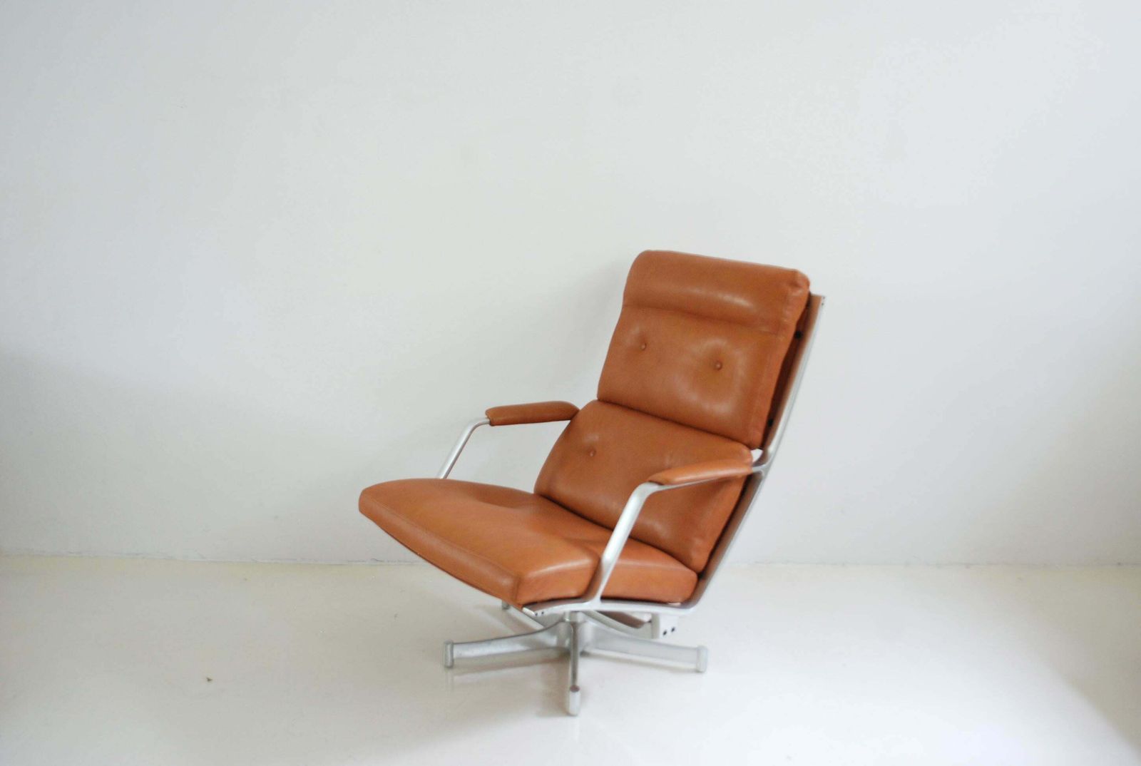 Kill International Fk 85 Lounge Chair Cognac Natural By Kastholm & Fabricius photo Furniture