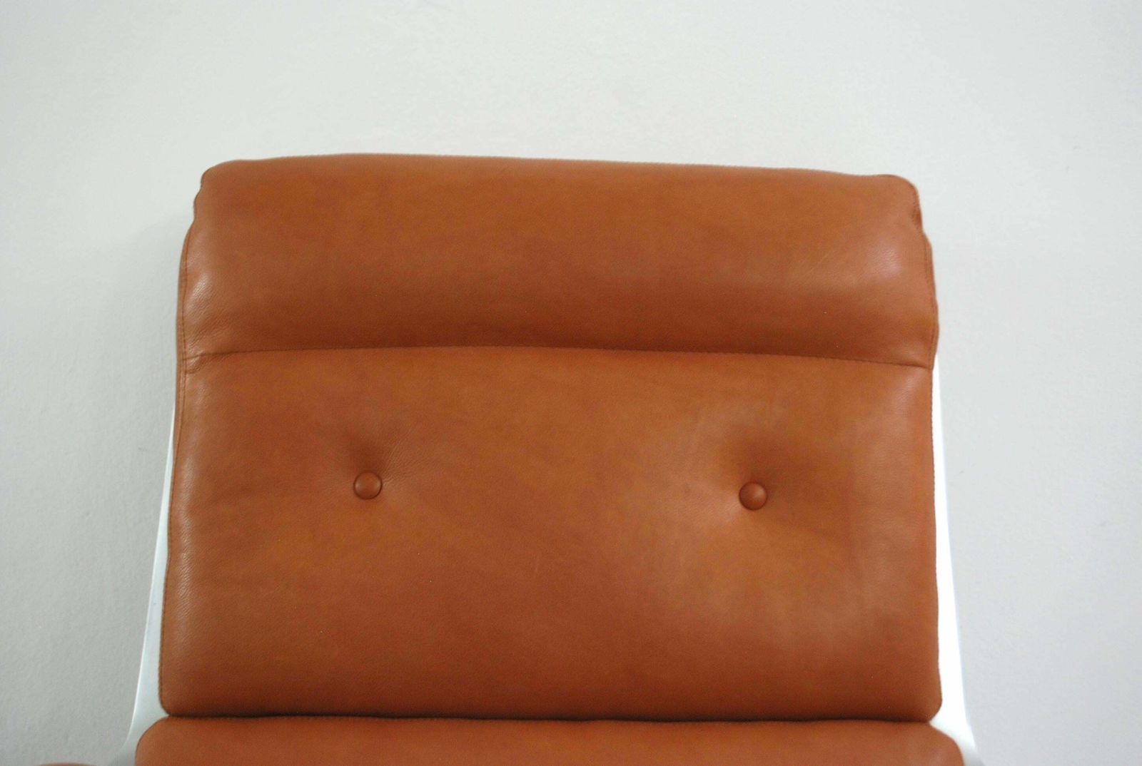 Kill International Fk 85 Lounge Chair Cognac Natural By Kastholm & Fabricius photo vinterior