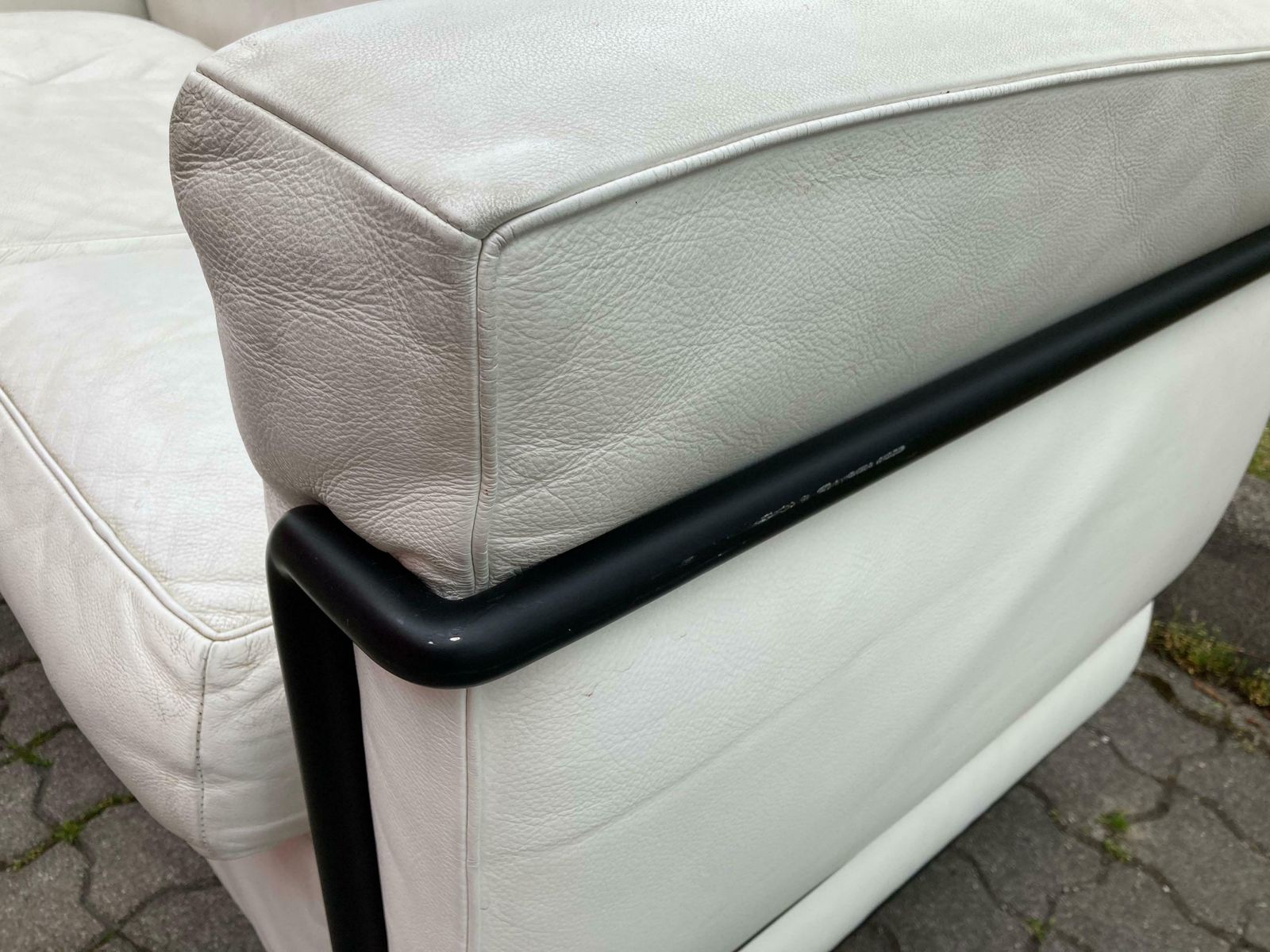 Le Corbusier Lc2 White Leather Sofa By Cassina photo vinterior