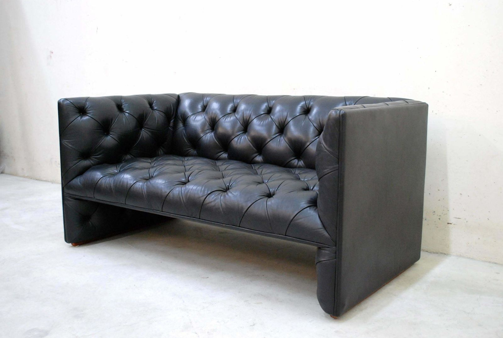 Wittmann Black Leather Sofa Model Edwards Design By Eward B. Tuttle photo for sale