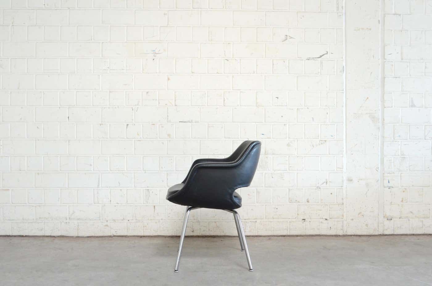 photo furniture Olli Mannermaa Set Of 4 Leather Kilta Chair By Eugen Schmidt & Cassina Martela