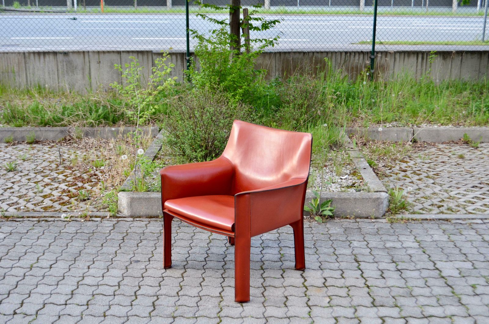 Cassina Taxi 414 Leather Lounge Chair Armchair China Red / Ox Red photo for sale
