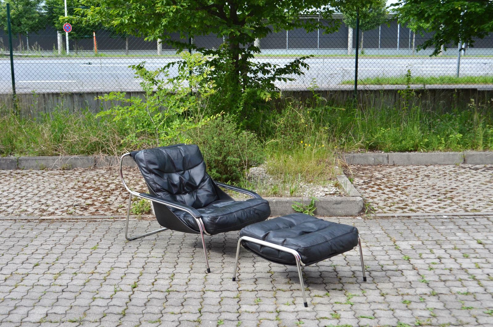 Zanotta Leather Lounge Chair Model Maggiolina Design 1947 By Marco Zanuso photo furniture