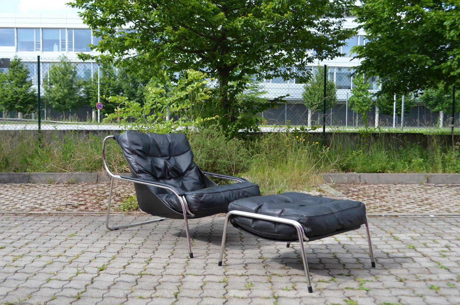 Zanotta Leather Lounge Chair Model Maggiolina Design 1947 By Marco Zanuso photo for sale