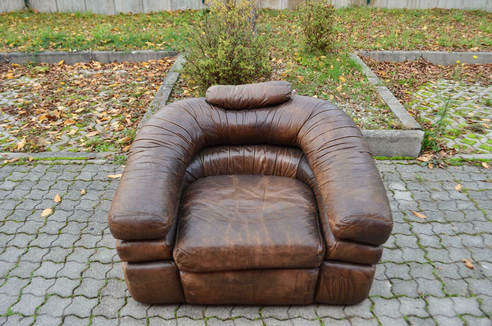 Zanotta Model Straccio De Pas, D''Urbino, Lomazzi Original Lounge Leather Chair photo vinterior