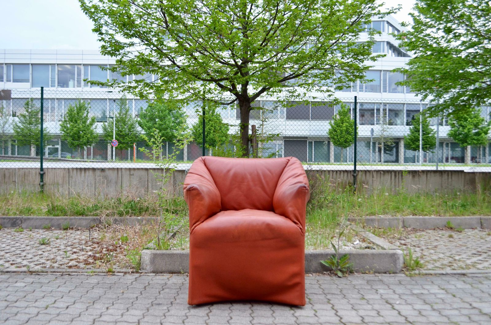 Cassina Model Tentazione Mario Bellini Small Armchair Chair Oxred Leather photo for sale