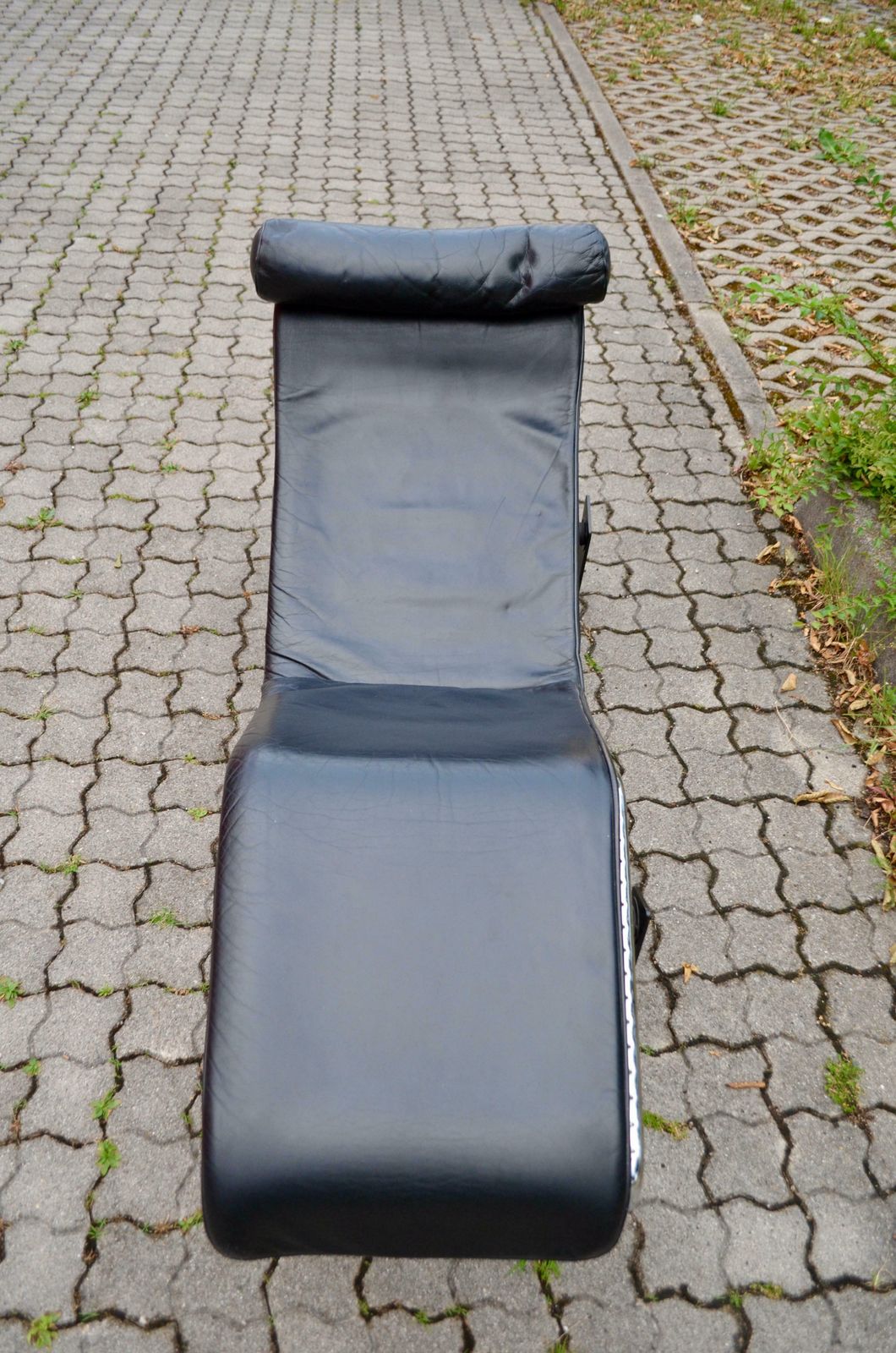 Le Corbusier Lc4 Black Leather Chaise Chaiselongue By Cassina photo for sale