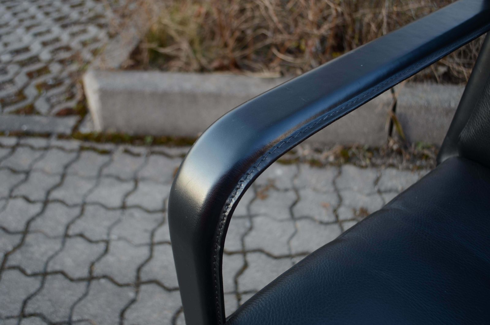 photo vinterior Matteo Grassi Black Saddle Leather Chair Armchair Golfo Dei Poti