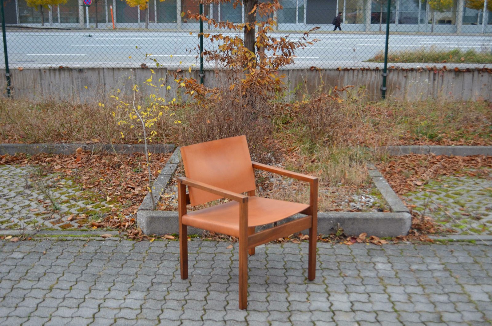 photo vintage Bauhaus Era Minimalist Modernist Cognac Saddle Leather Lounge Chair Armchair