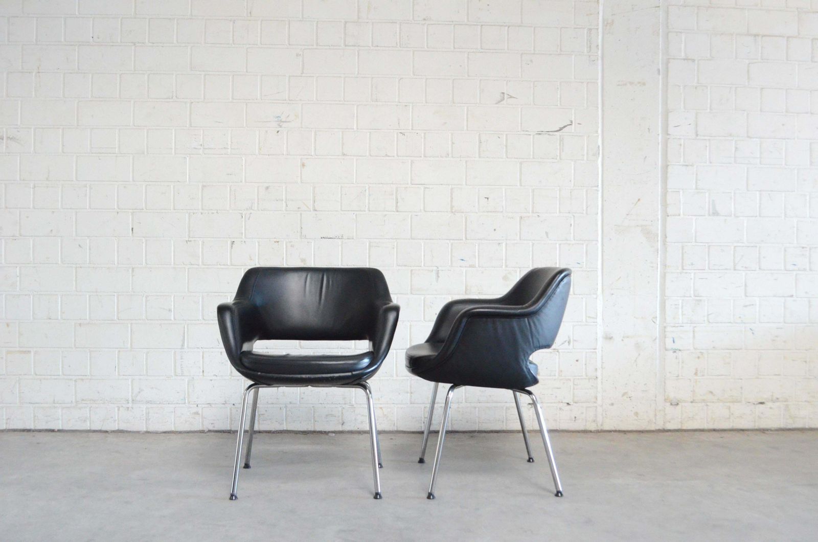Olli Mannermaa Pair Of Leather Kilta Chair By Eugen Schmidt & Cassina Martela photo for sale