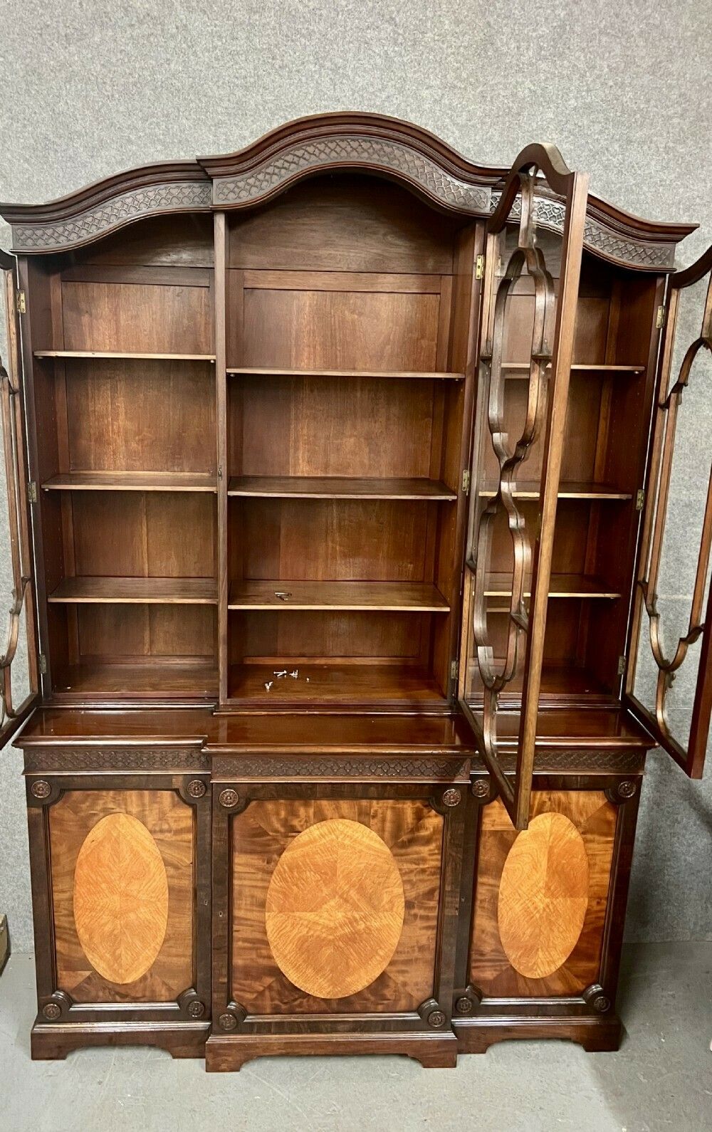 Good Quality Antique Mahogany Breakfront Bookcase. photo vintage