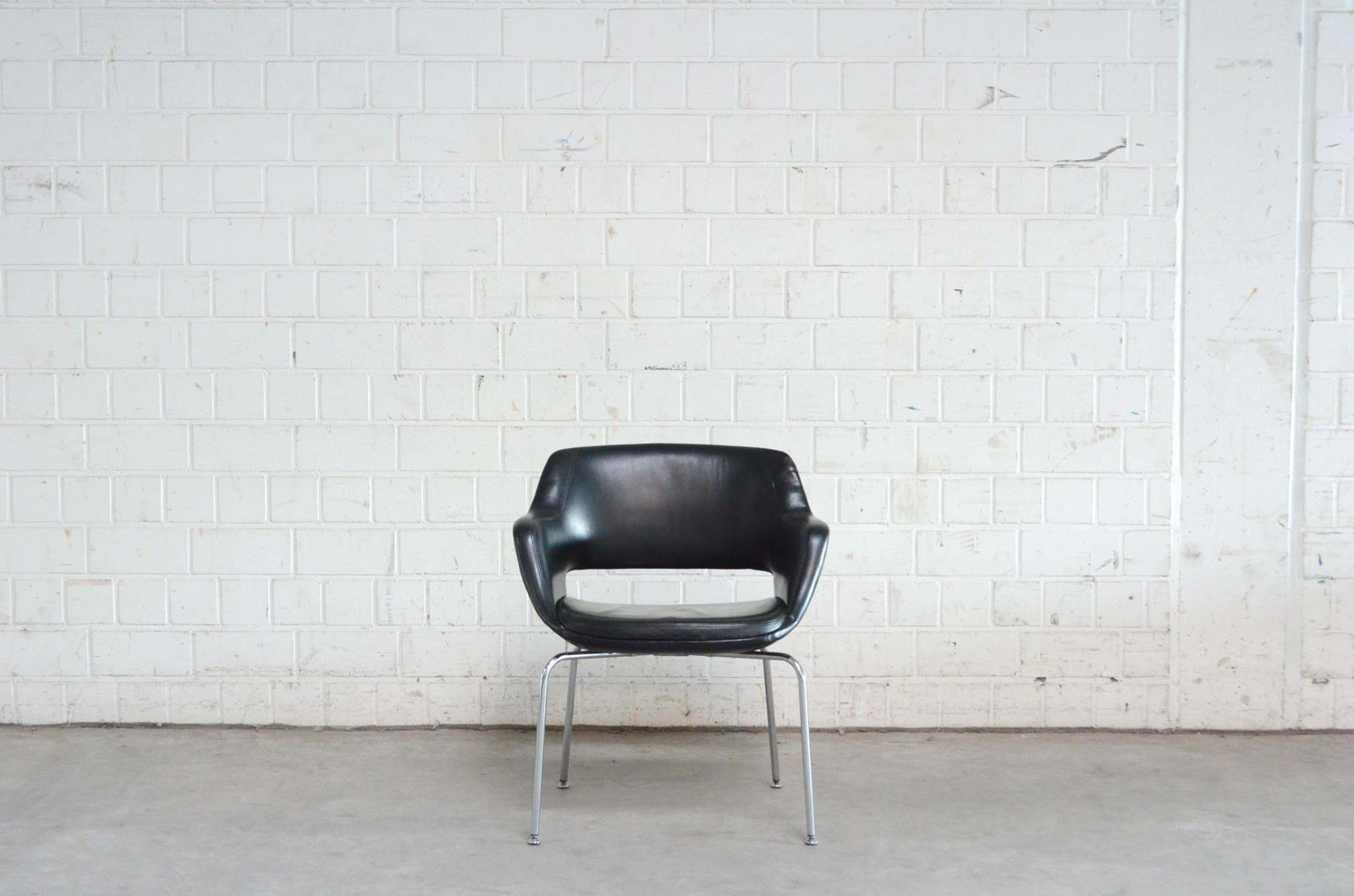 photo vinterior Olli Mannermaa 3 Leather Kilta Chair By Eugen Schmidt & Cassina Martela