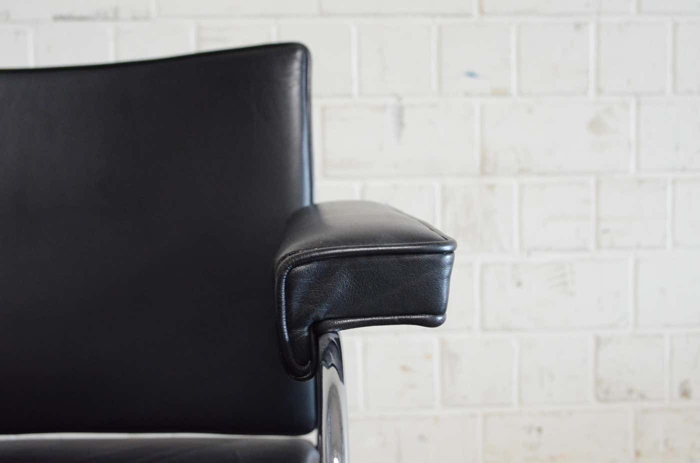 photo furniture Robert Haussmann De Sede Rh 305 Chair Black