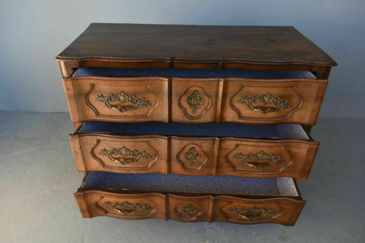 Louis XV Crossbow Chest Of Drawers In Walnut, 18th Century, photo Furniture