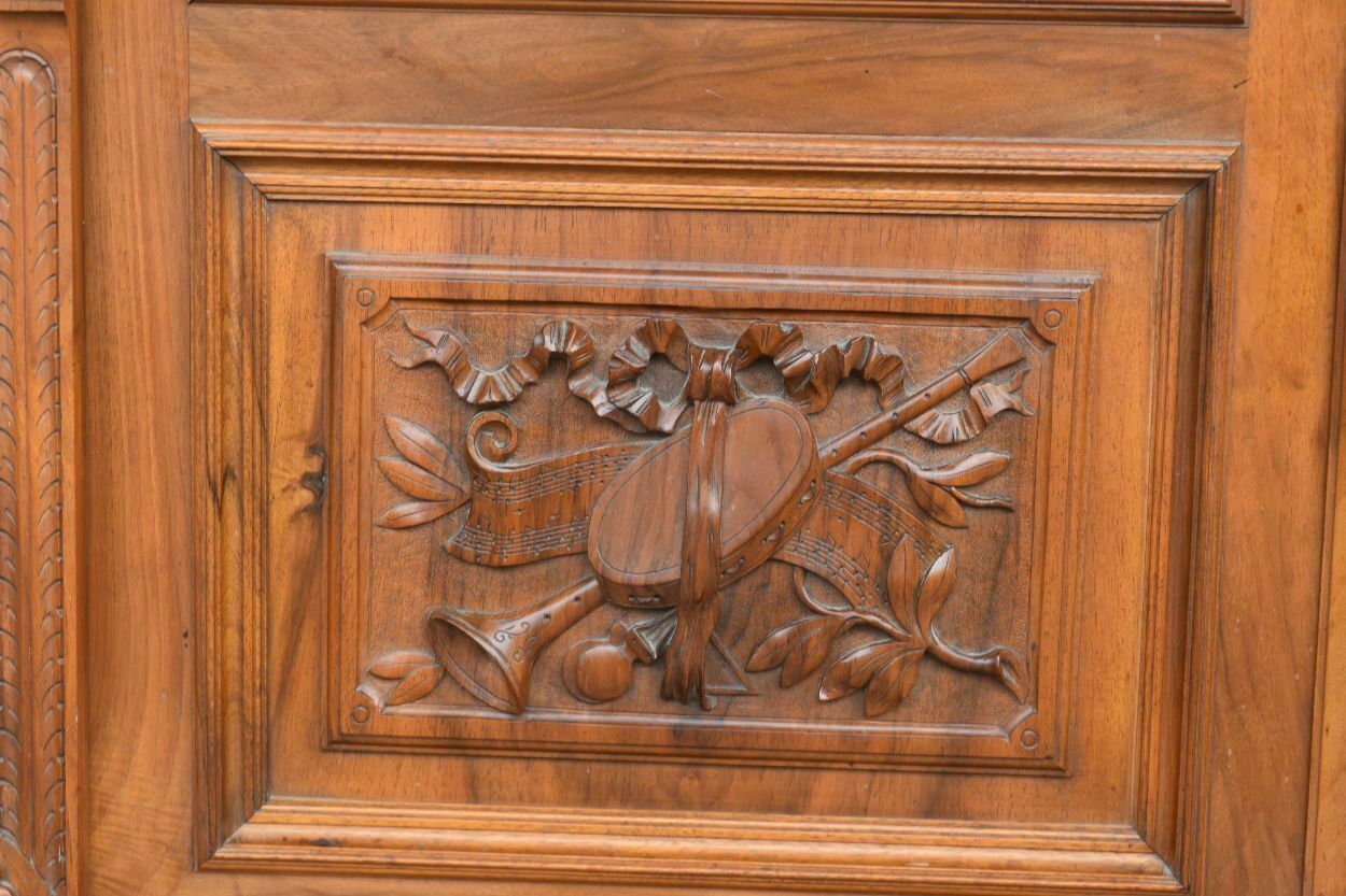 Furniture Renaissance Style Bookcase In 19th Century Walnut photo