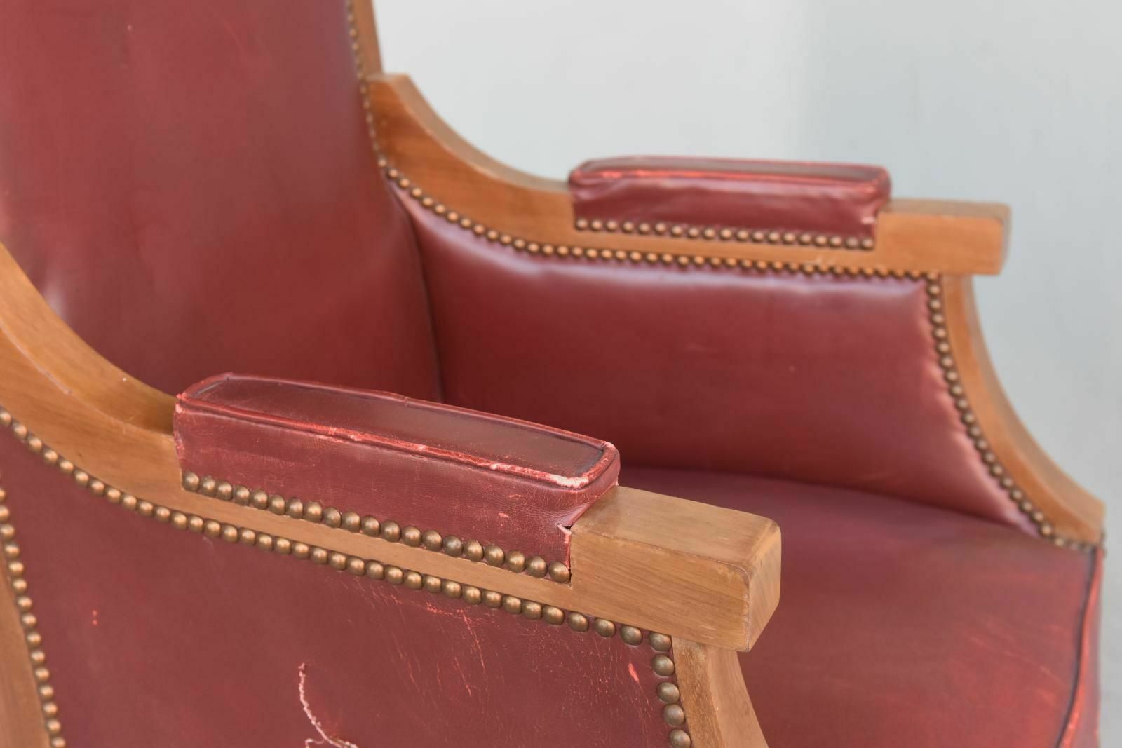 photo furniture 1940 Shepherdess Armchairs In Mahogany And Red Leather (Set Of 7)