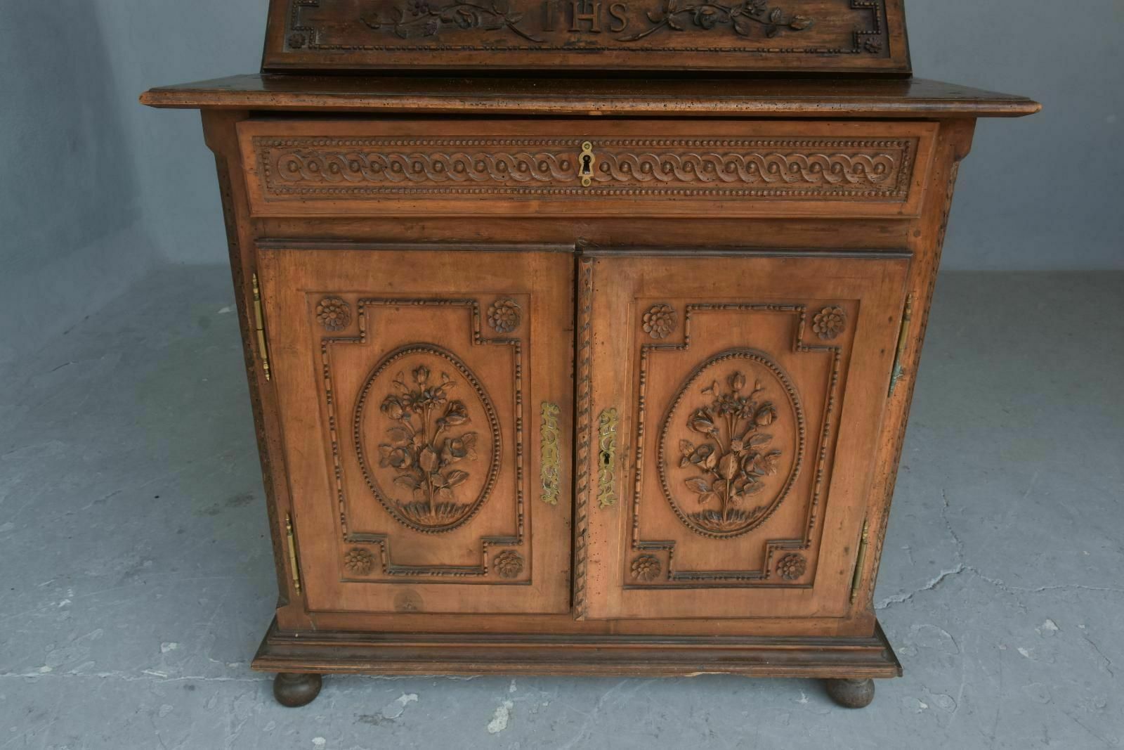 photo furniture 18th Century Sacristy Furniture In Walnut
