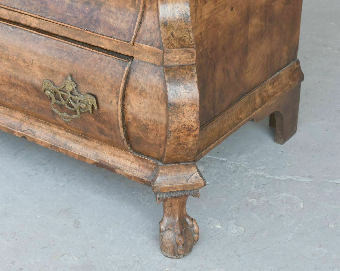 18th Century Dutch Chest Of Drawers In Walnut Burl photo for sale