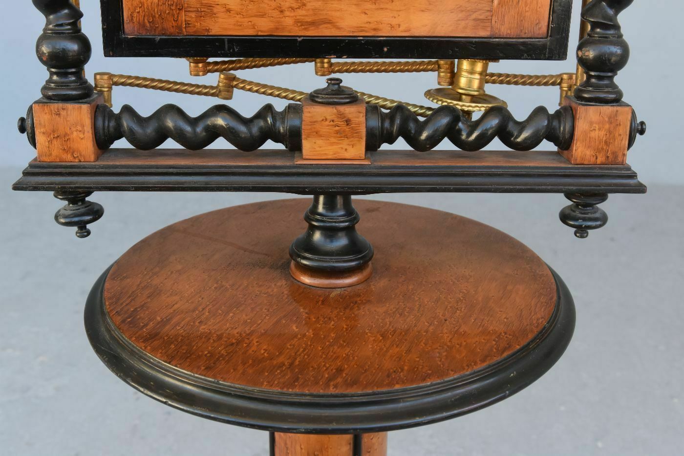 3649.0 Charles X Barber With Counterweight System photo