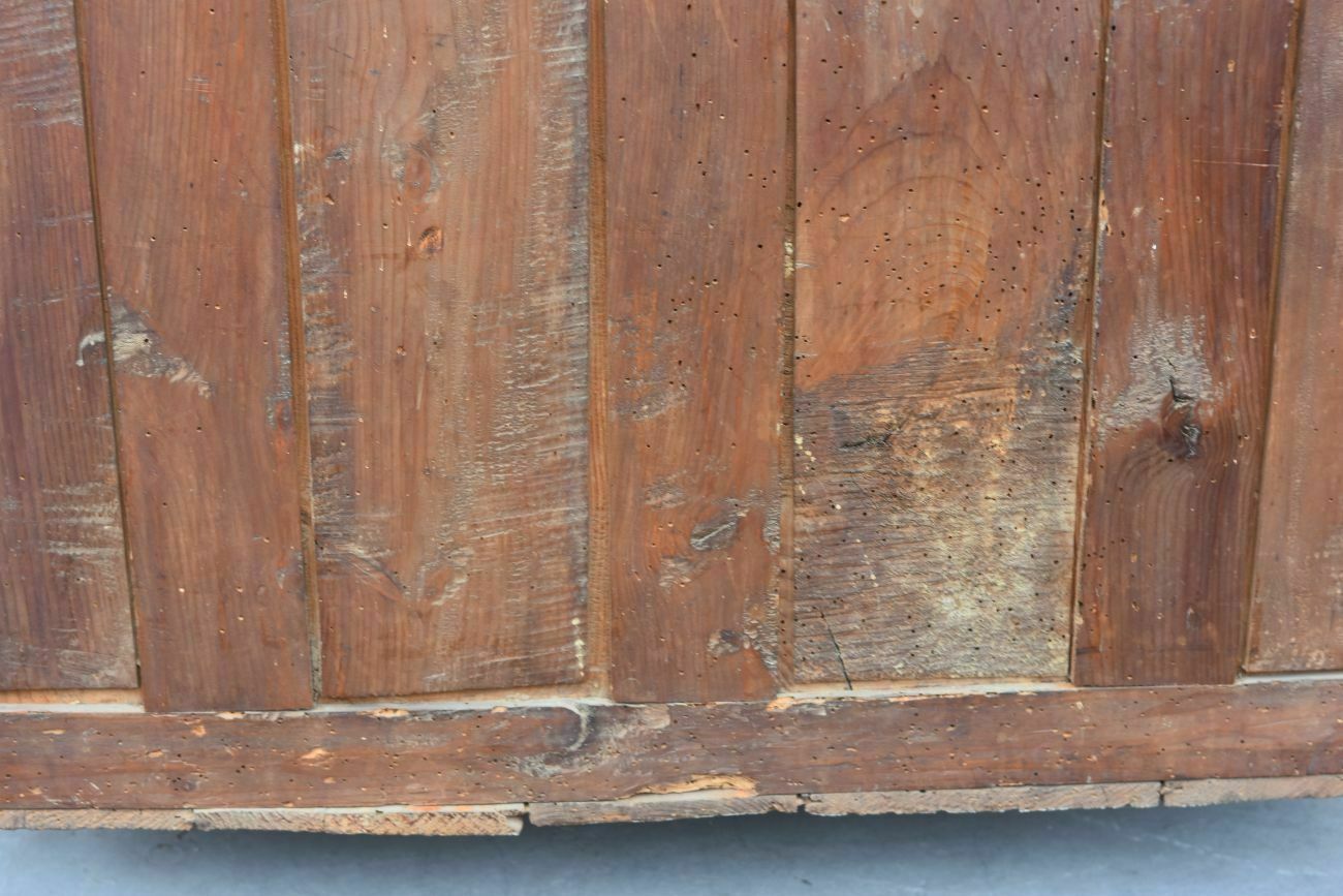 photo furniture Curved Walnut Crossbow Chest Of Drawers, 18th Century