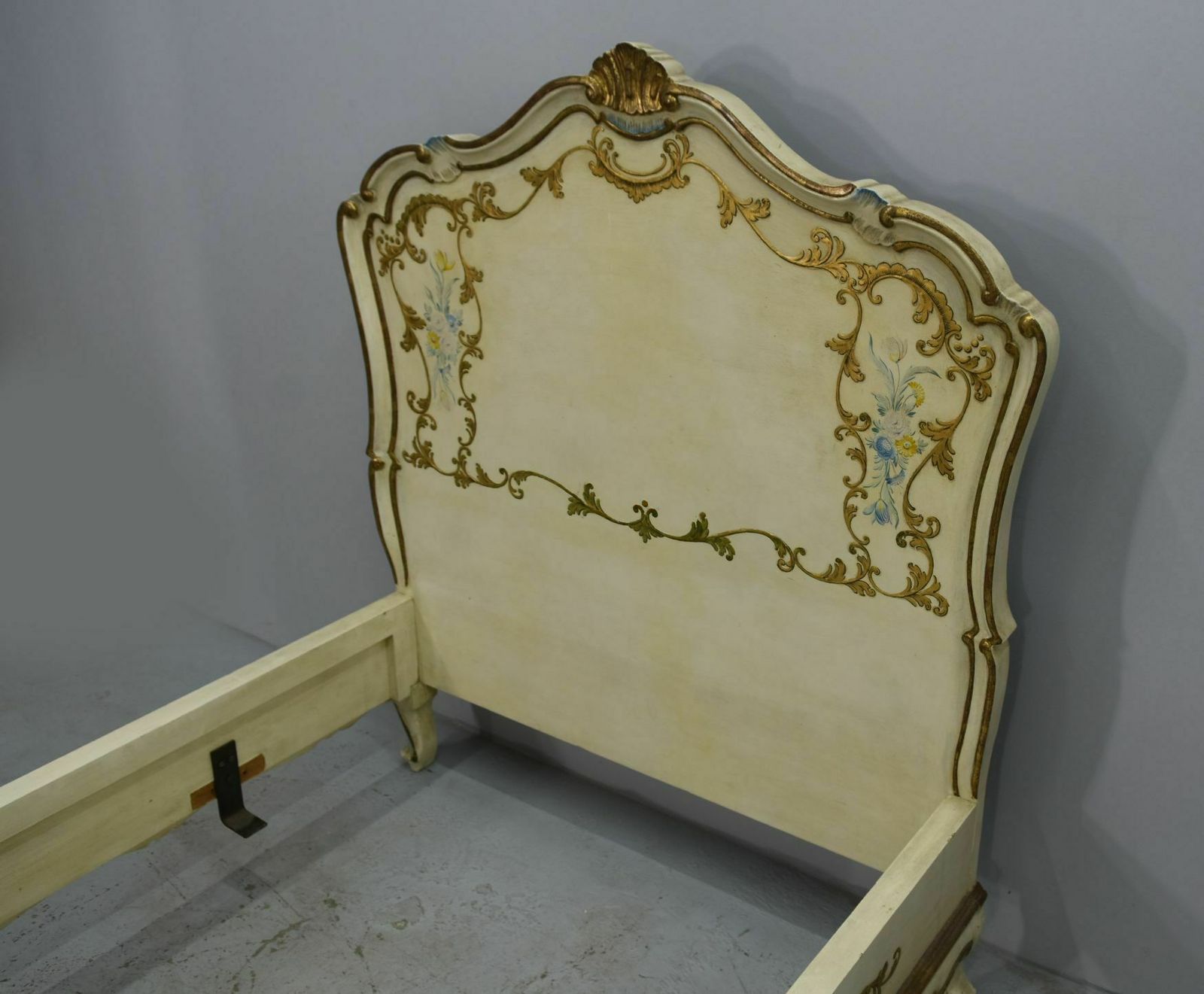 Green Venetian Gold Lacquered Beds, 1900 Period (Pair) photo for sale