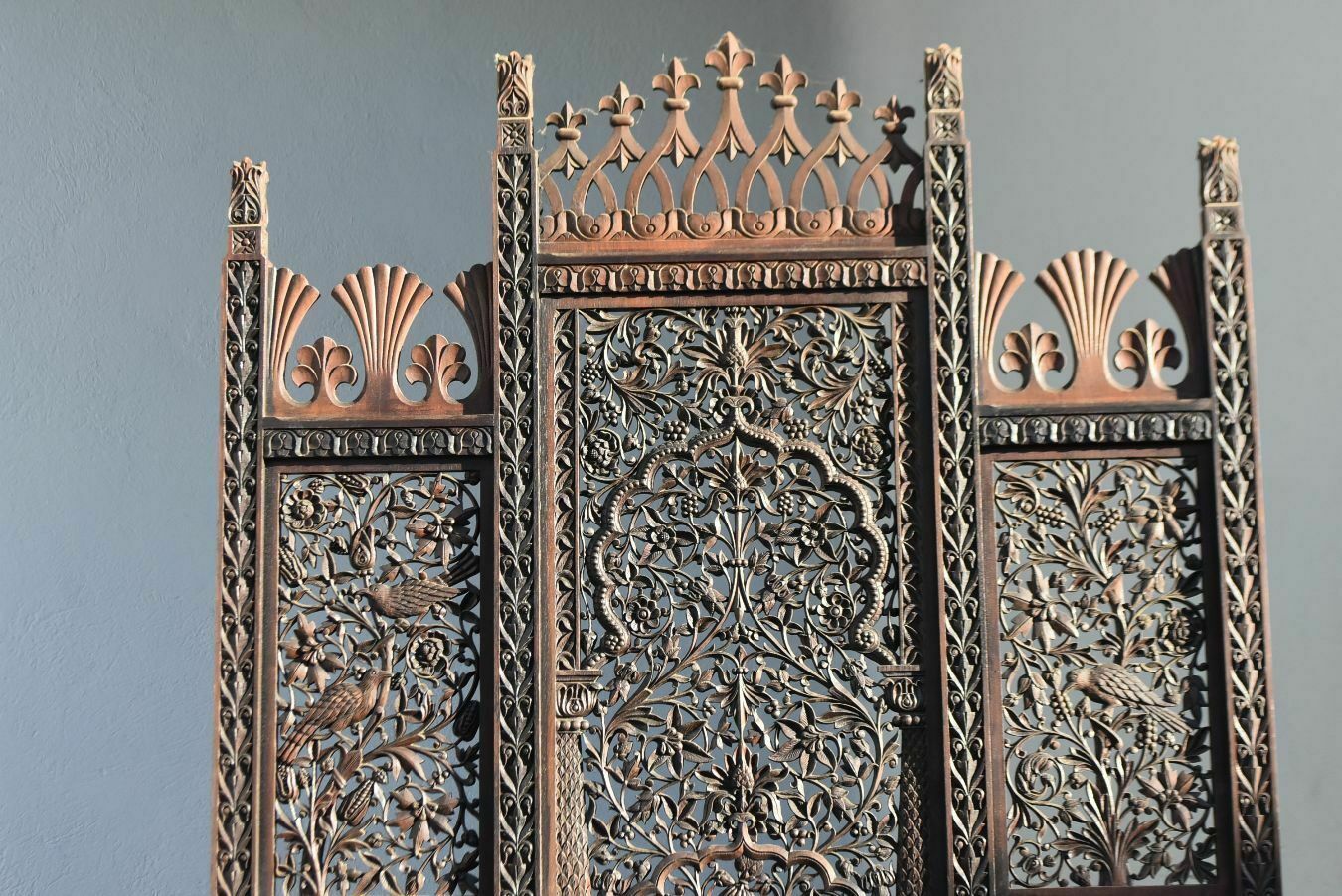 photo vintage Indian Screen Richly Carved And Openwork, Late 19th Century