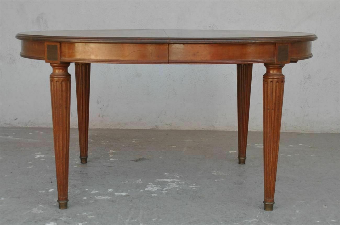 Oval Mahogany Table With Scrapers On The Sides, Late 19th Century photo for sale