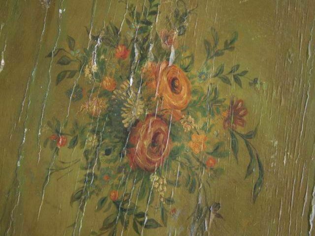 photo vintage Early 19th Century Pedestal Table Decorated In Martin Varnish