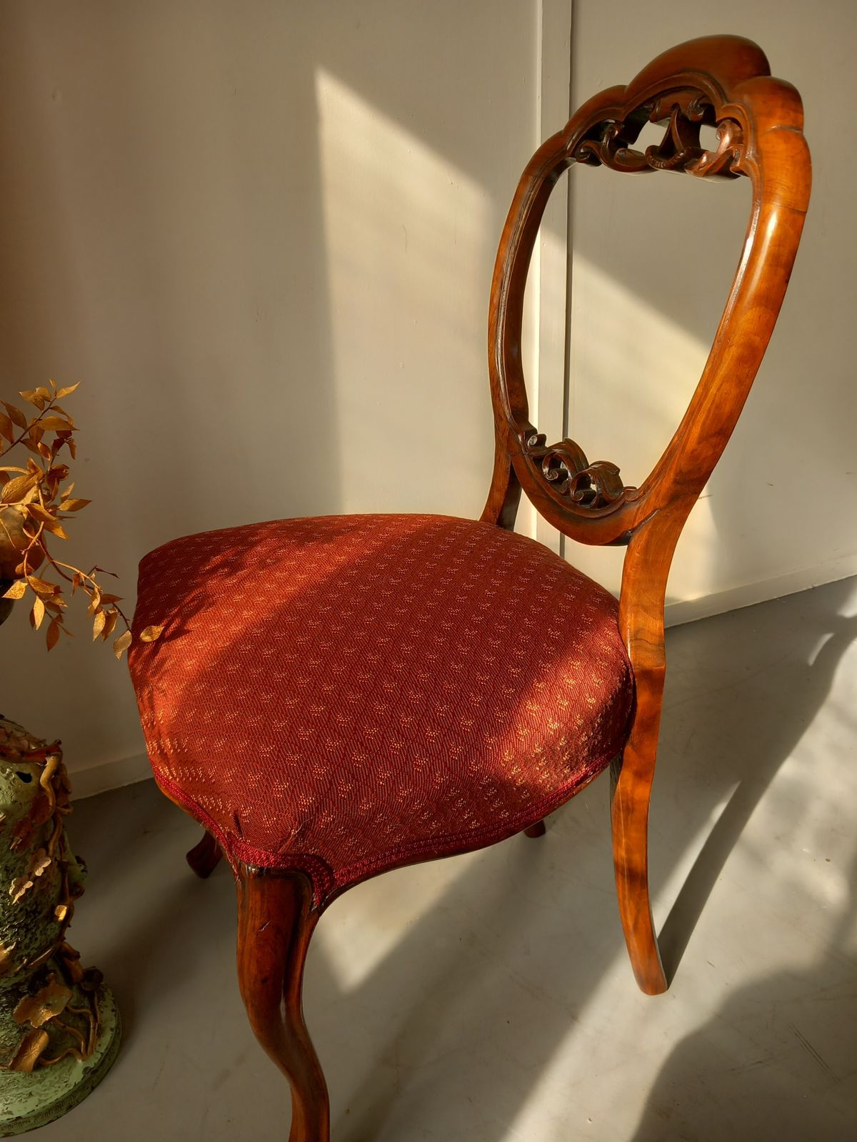 Dining Chair, 1800s, Walnut, Antique photo furniture