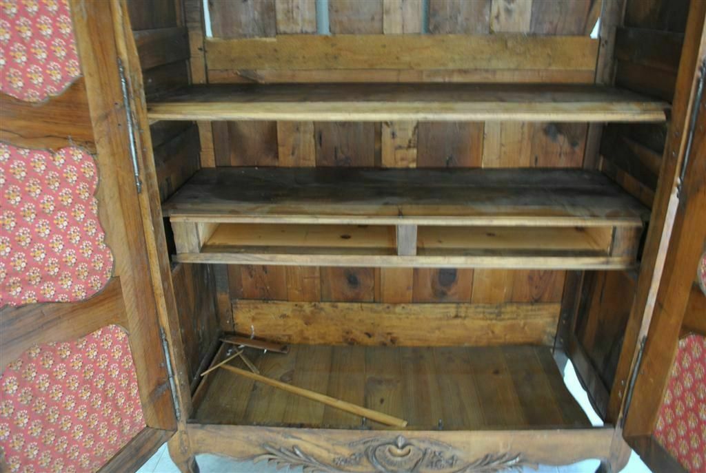 Provençal Louis XV Wardrobe From The 18th Century In Walnut photo vinterior