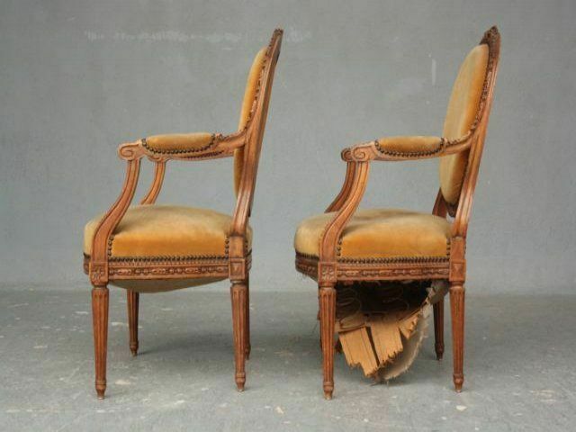 Louis XVI Velvet Beech Armchairs (Pair) photo vinterior
