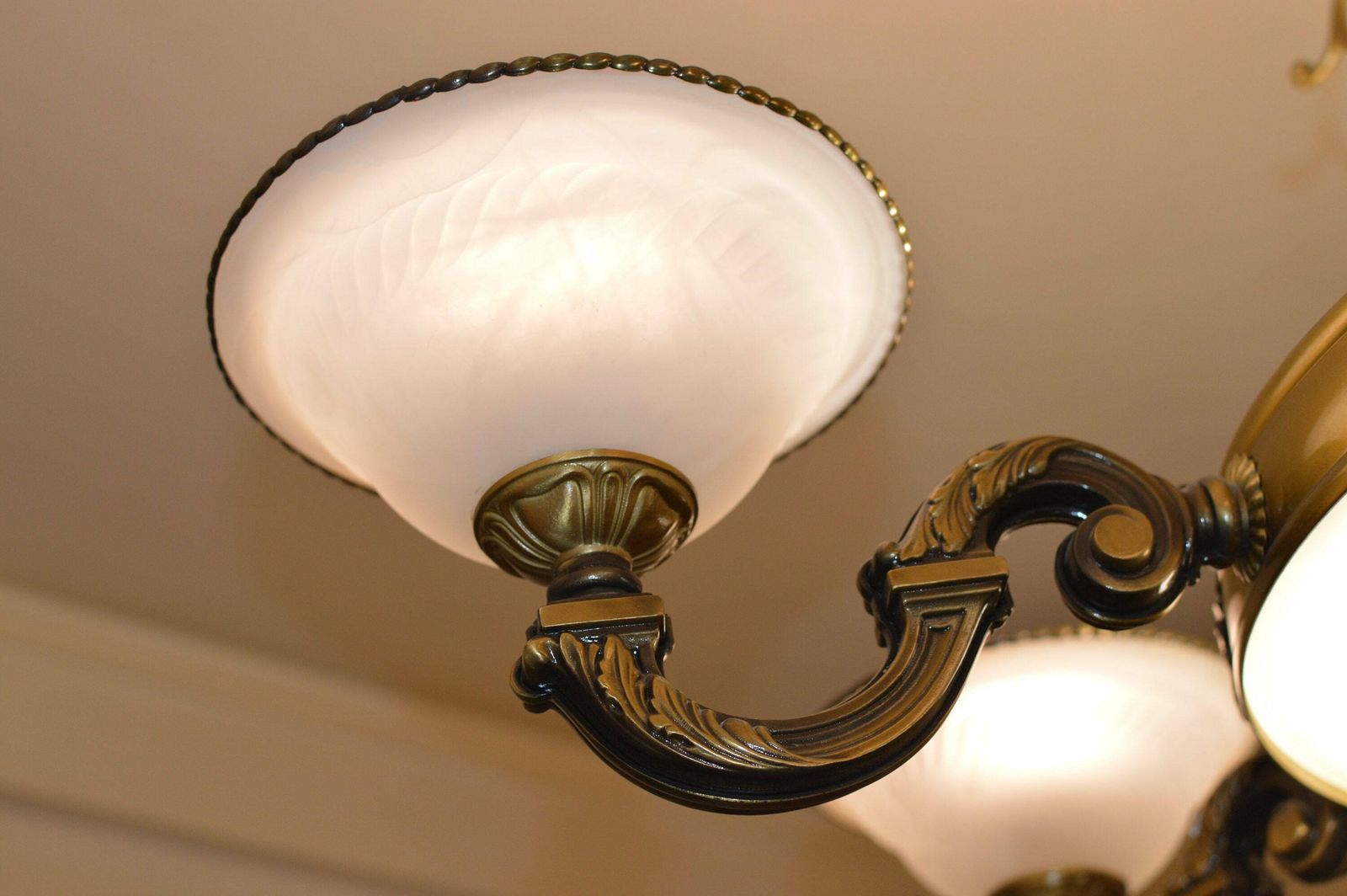 Art Nouveau Vintage Chandelier, Art Deco Chandelier 7 Ligth. Diameter 94 Cm photo vinterior