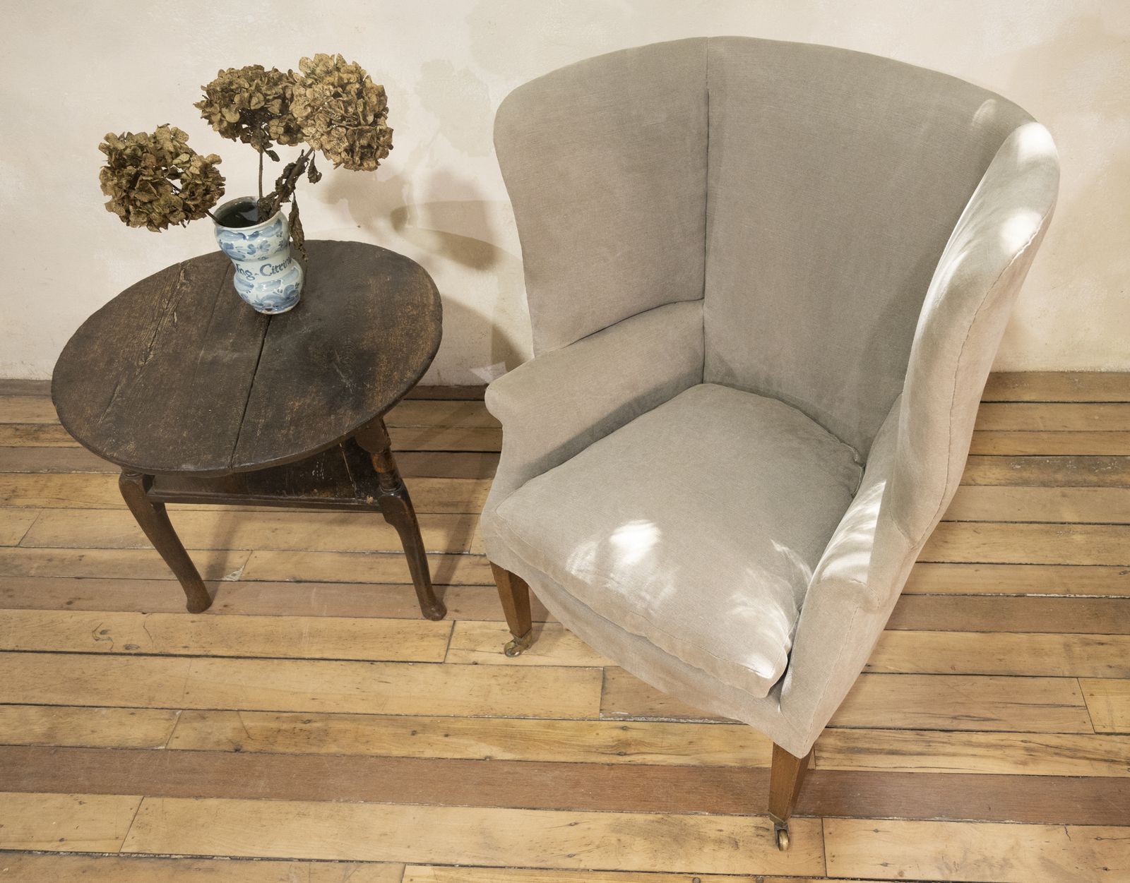 photo vintage A George III Barrel Back Armchair Upholstered Grey Linen