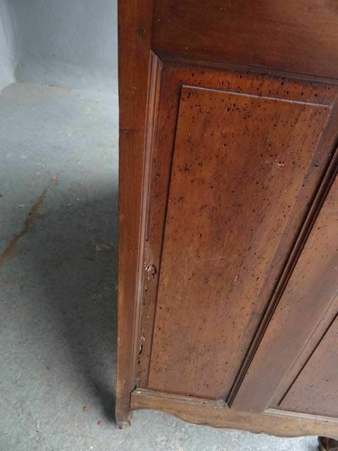 photo vinterior 18th Century Walnut Cabinet, 1700s